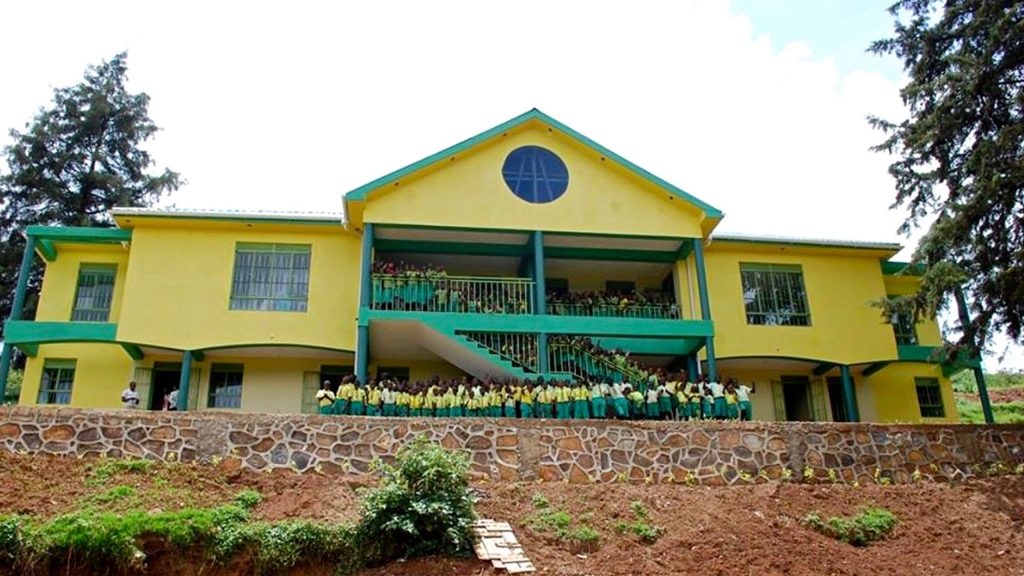 Den største Child Africa-skole i Kabale, Uganda, hjulpet af donationspakken og åbnede i 2016